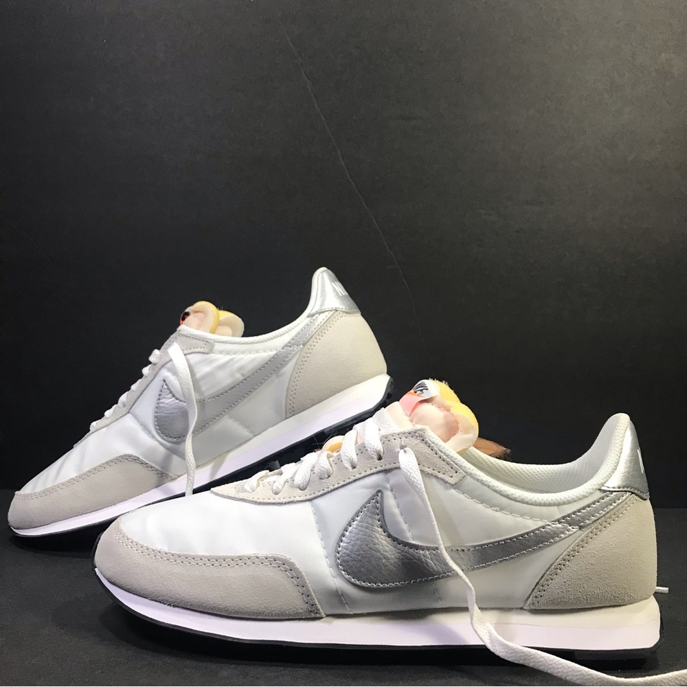 Nike Daybreak Waffle Trainer Women’s Shoes / White  Silver / Size 9.5 ( NWOT )